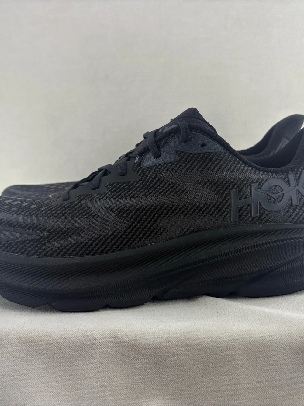 Hoka Clifton 9 Men's All-Black Cushioned Running Shoe size 16D NEW